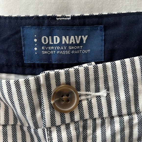 Old Navy White/Navy Striped Everyday Shorts - Picture 3 of 4